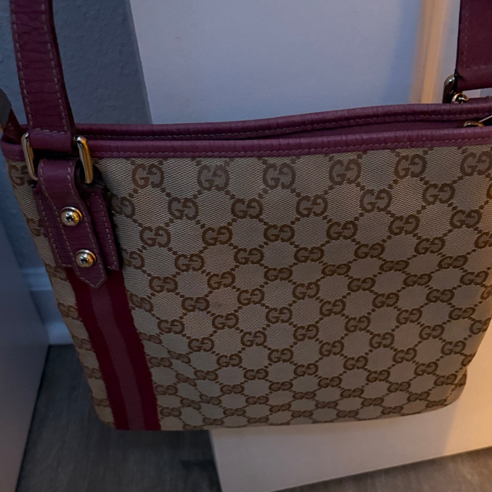 Gucci Beige GG Canvas Shoulder Bag with Red Trim - Picture 4 of 7